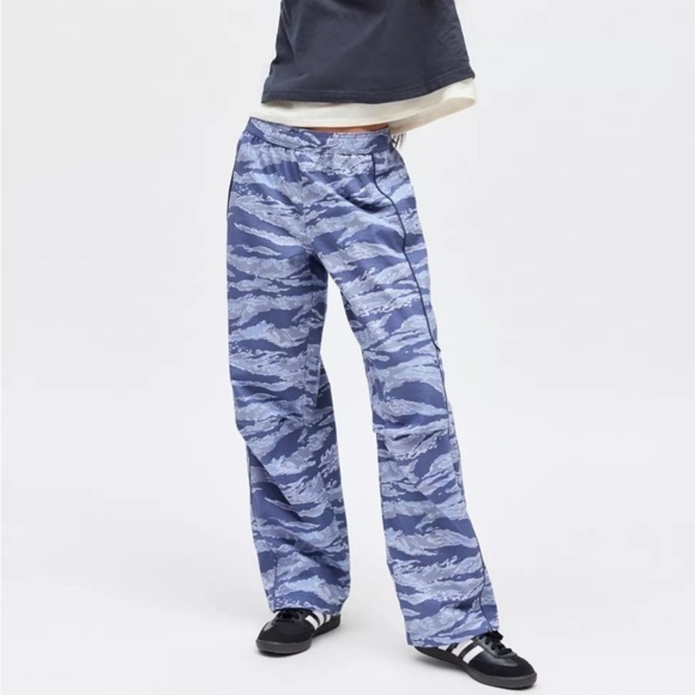 NWOT BDG Urban Outfitters Straight Leg Track Pants Blue Camo Streetwear Skater S